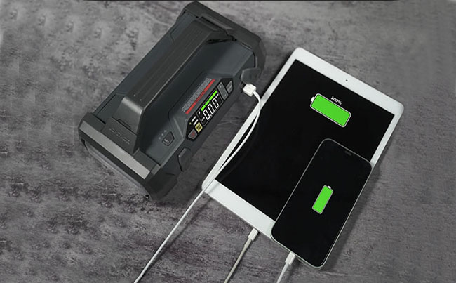 給手機(jī)、無線耳機(jī)、平板等充電測試